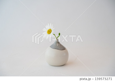 一輪挿し　陶芸　花器　作家　マーガレット 139573271
