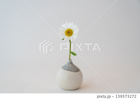 一輪挿し 陶芸 花器 作家 マーガレット 一輪挿し 陶芸 花器 作家 マーガレット 139573272