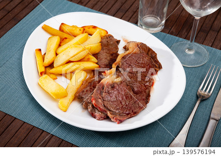 Grilled beef tenderloin steak with potato Grilled beef tenderloin steak with potato 139576194