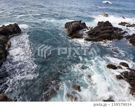 Ocean Waves Breaking Around Rocky Shoreline Ocean Waves Breaking Around Rocky Shoreline 139579014