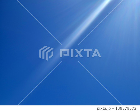Bright blue sky with sun rays and lens flare 139579372