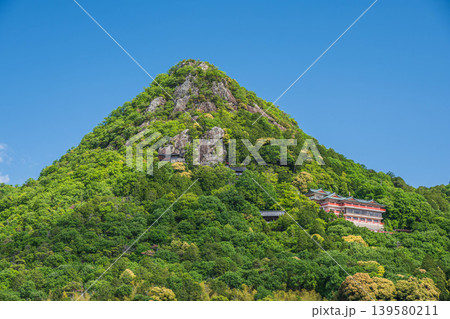 新緑の赤神山(太郎坊山) 滋賀県東近江市 新緑の赤神山(太郎坊山) 滋賀県東近江市 139580211