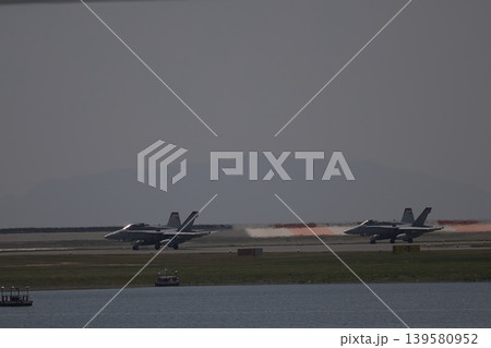 待機するF/A-18スーパーホーネット 139580952