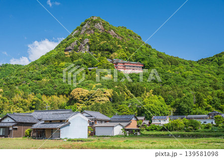 新緑の赤神山(太郎坊山) 滋賀県東近江市 新緑の赤神山(太郎坊山) 滋賀県東近江市 139581098
