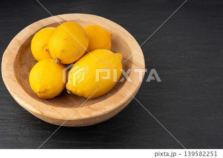 Old dried lemons. Fruits with darkened skins Old dried lemons. Fruits with darkened skins 139582251