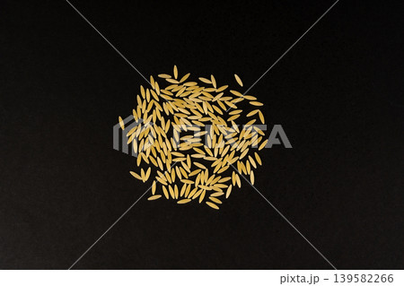Raw orzo pasta, risoni or kritharaki pile Raw orzo pasta, risoni or kritharaki pile 139582266