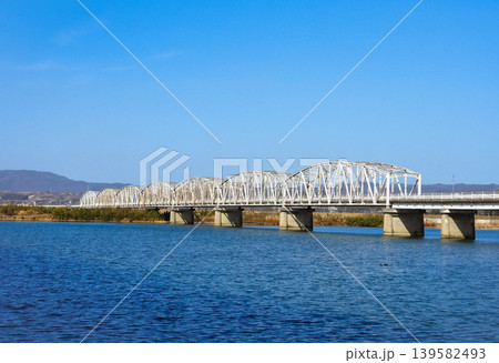 岡山県 高梁川に架かる鉄橋 139582493