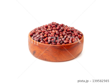 Red adzuki beans isolated, raw azuki bean pile, Vigna angularis legume seeds, dry red mung bean Red adzuki beans isolated, raw azuki bean pile, Vigna angularis legume seeds, dry red mung bean 139582565