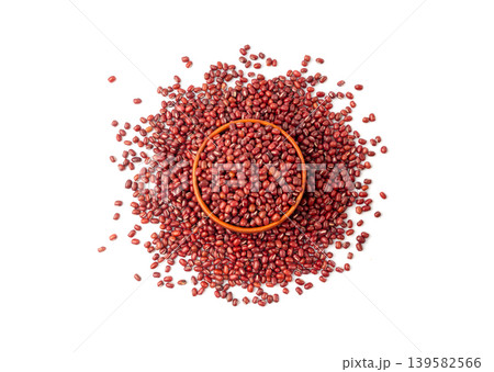 Red adzuki beans isolated, raw azuki bean pile, Vigna angularis legume seeds, dry red mung bean Red adzuki beans isolated, raw azuki bean pile, Vigna angularis legume seeds, dry red mung bean 139582566