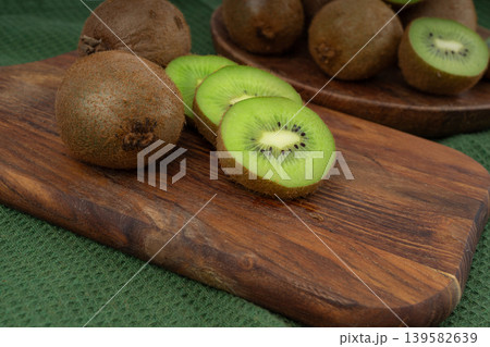 Kiwi fruits slices on wood cutting board Kiwi fruits slices on wood cutting board 139582639