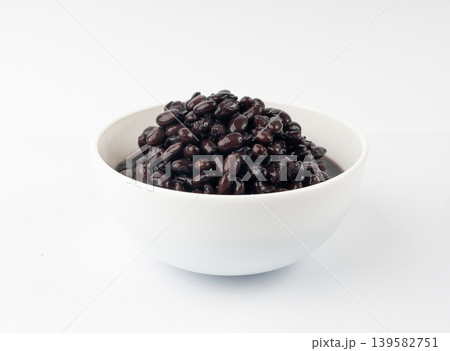 Black beans, cooked bean piles, baked legume, canned dark beans, rajma, Phaseolus vulgaris Black beans, cooked bean piles, baked legume, canned dark beans, rajma, Phaseolus vulgaris 139582751