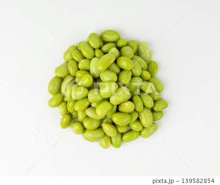 Edamame beans isolated. Green soy bean pile, cooked young soybean, boiled Japanese pea 139582854