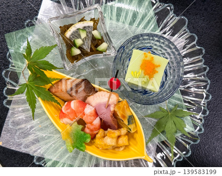 季節感あふれる和食前菜の盛り合わせ 139583199