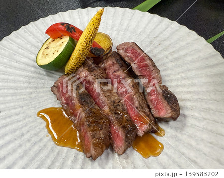 和牛ステーキと焼き野菜の和食プレート 和牛ステーキと焼き野菜の和食プレート 139583202