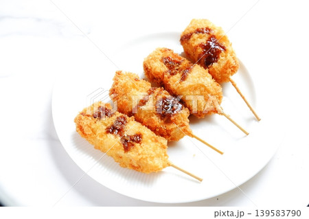 串カツ - 揚げたてで美味しそうな串かつ 串カツ - 揚げたてで美味しそうな串かつ 139583790
