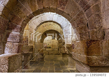 Interior of the ancient romanesque crypt of the Monastery of San Salvador of Leyre at Yesa, Navarre, Spain 139584072