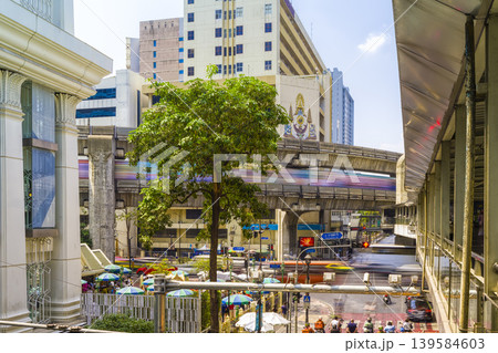 バンコク・ラーチャダムリ通り~ラーマ1世通り交差点 BTS高架橋 Bangkok, Thailand バンコク・ラーチャダムリ通り~ラーマ1世通り交差点 BTS高架橋 Bangkok, Thailand 139584603