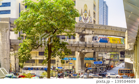 バンコク・ラーチャダムリ通り~ラーマ1世通り交差点 BTS高架橋 Bangkok, Thailand バンコク・ラーチャダムリ通り~ラーマ1世通り交差点 BTS高架橋 Bangkok, Thailand 139584609