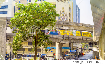 バンコク・ラーチャダムリ通り~ラーマ1世通り交差点 BTS高架橋 Bangkok, Thailand バンコク・ラーチャダムリ通り~ラーマ1世通り交差点 BTS高架橋 Bangkok, Thailand 139584610