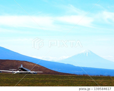 霧ヶ峰高原とグライダー 霧ヶ峰高原とグライダー 139584617