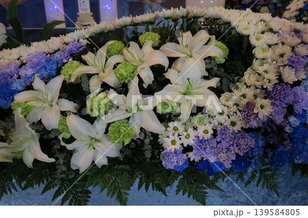 カサブランカが入ったお洒落な花祭壇 カサブランカが入ったお洒落な花祭壇 139584805