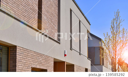 Brand new row single family houses. Modern design of urban living residences with side private courtyards, sophisticated finishes, new development. Brand new row single family houses. Modern design of urban living residences with side private courtyards, sophisticated finishes, new development. 139585292