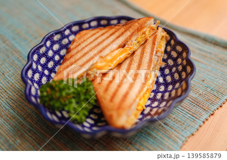 ホットサンド grilled cheese sandwich photo ホットサンド grilled cheese sandwich photo 139585879