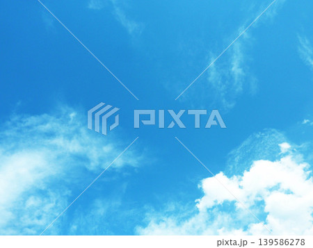 空、雲、背景、風景、青、自然、光、バックグラウンド、青空、太陽、日本、夏、青色、林檎、リンゴ、花、植 139586278