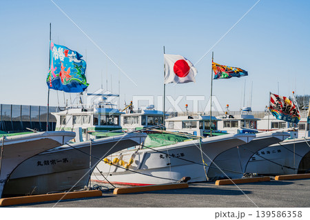 磐田市の福田漁港の大漁旗の風景(静岡県) 磐田市の福田漁港の大漁旗の風景(静岡県) 139586358