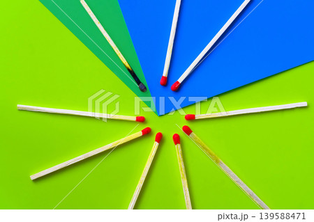 Success, defeat, achievement. The concept of happiness. Matches on a yellow background. Burnt dark match among normal matches. Burning match fire to its neighbors, a metaphor for ideas and inspiration 139588471