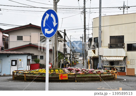 毛呂山町の環状交差点の標識_02 毛呂山町の環状交差点の標識_02 139589513