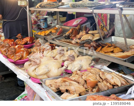 嘉儀のB級グルメ 鳥の丸焼き (台湾・嘉儀市) 嘉儀のB級グルメ 鳥の丸焼き (台湾・嘉儀市) 139589846
