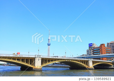 東京都、東京スカイツリーと蔵前橋の風景 139589921