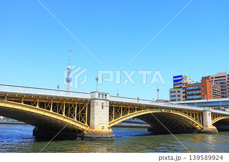 東京都、東京スカイツリーと蔵前橋の風景 139589924