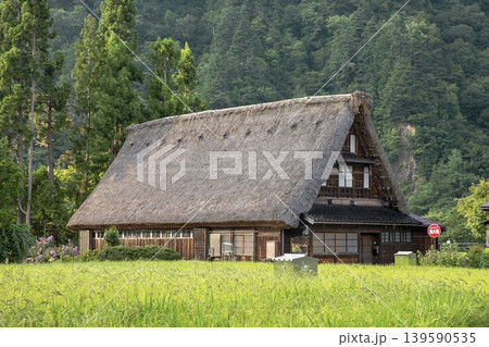 【世界文化遺産】南砺市、五箇山の合掌造り家屋 【世界文化遺産】南砺市、五箇山の合掌造り家屋 139590535