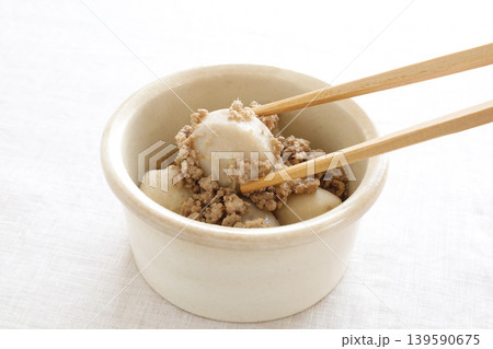 里芋とひき肉の煮っころがし 139590675