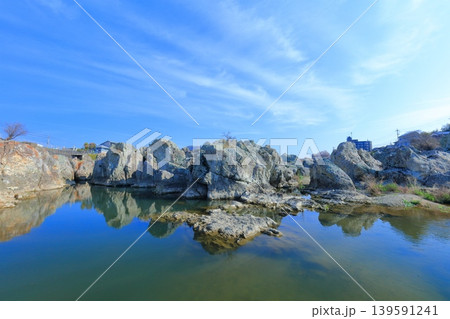 【兵庫県】シンメトリーな闘竜灘（加古川） 139591241