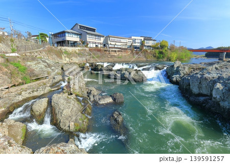 【兵庫県】晴天の闘竜灘（加古川） 139591257
