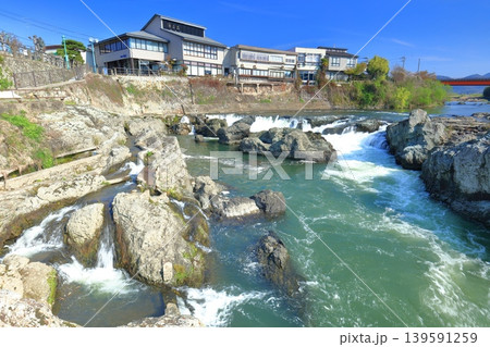 【兵庫県】晴天の闘竜灘（加古川） 139591259