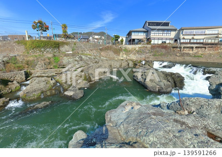 【兵庫県】晴天の闘竜灘（加古川） 139591266