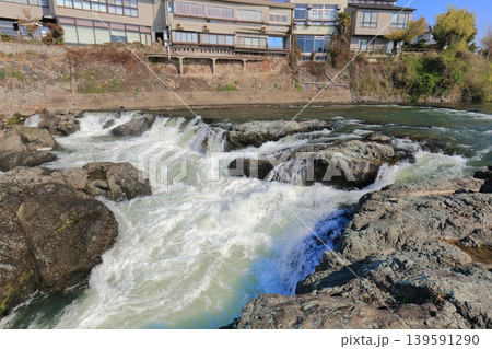 【兵庫県】晴天の闘竜灘（加古川） 139591290