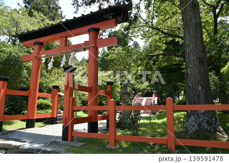 丹生都比売神社の赤い鳥居 139591478