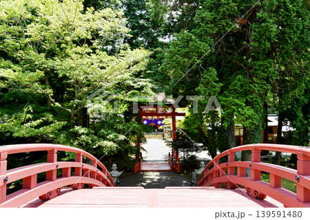 丹生都比売神社の赤い鳥居 139591480