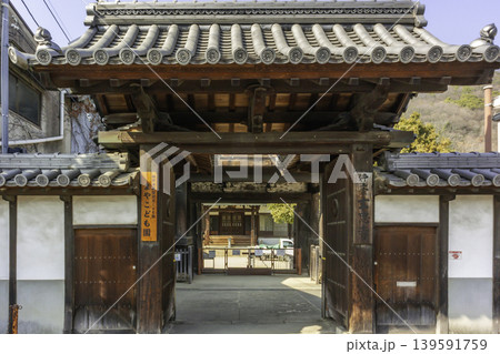 笠岡市街地　玄忠寺　山門　まやこども園　岡山県笠岡市 139591759