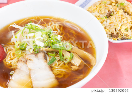 おいしい町中華のラーメンと炒飯 おいしい町中華のラーメンと炒飯 139592095