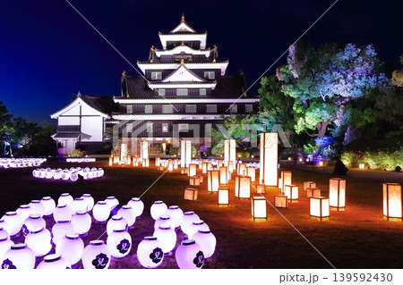 【岡山県】春の岡山城の夜景とライトアップ(令和の大改修後) 【岡山県】春の岡山城の夜景とライトアップ(令和の大改修後) 139592430