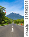 北海道、羊蹄山と一本道 139593396