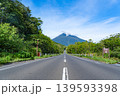 北海道、羊蹄山と一本道 139593398