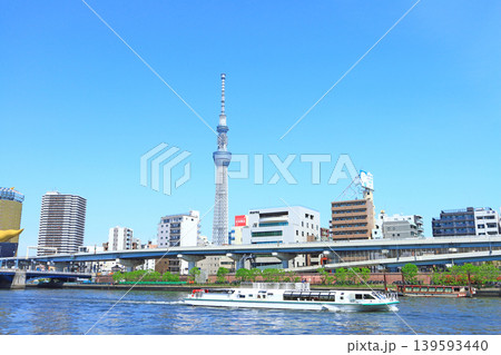 東京都墨田区、東京スカイツリーと遊覧船の風景 東京都墨田区、東京スカイツリーと遊覧船の風景 139593440