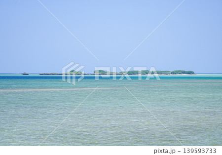 沖縄県_西表島_上原港から見る鳩離島 沖縄県_西表島_上原港から見る鳩離島 139593733